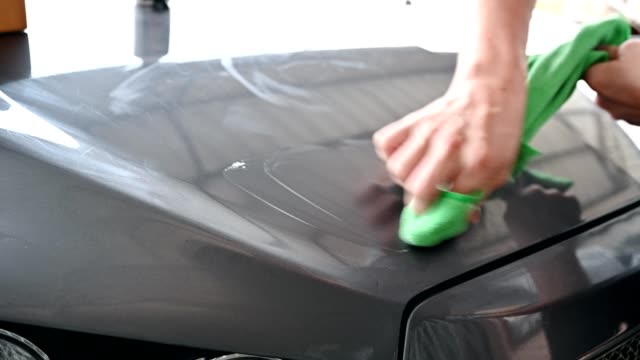 Do it yourself to wax the car